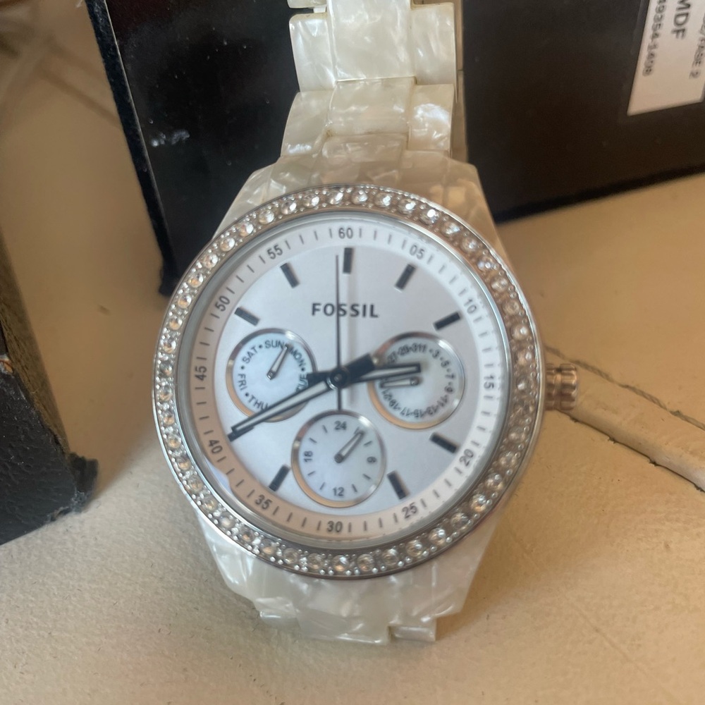 Fossil Stella ES-2790 Oyster Pearl and White and Silver Diamond Watch